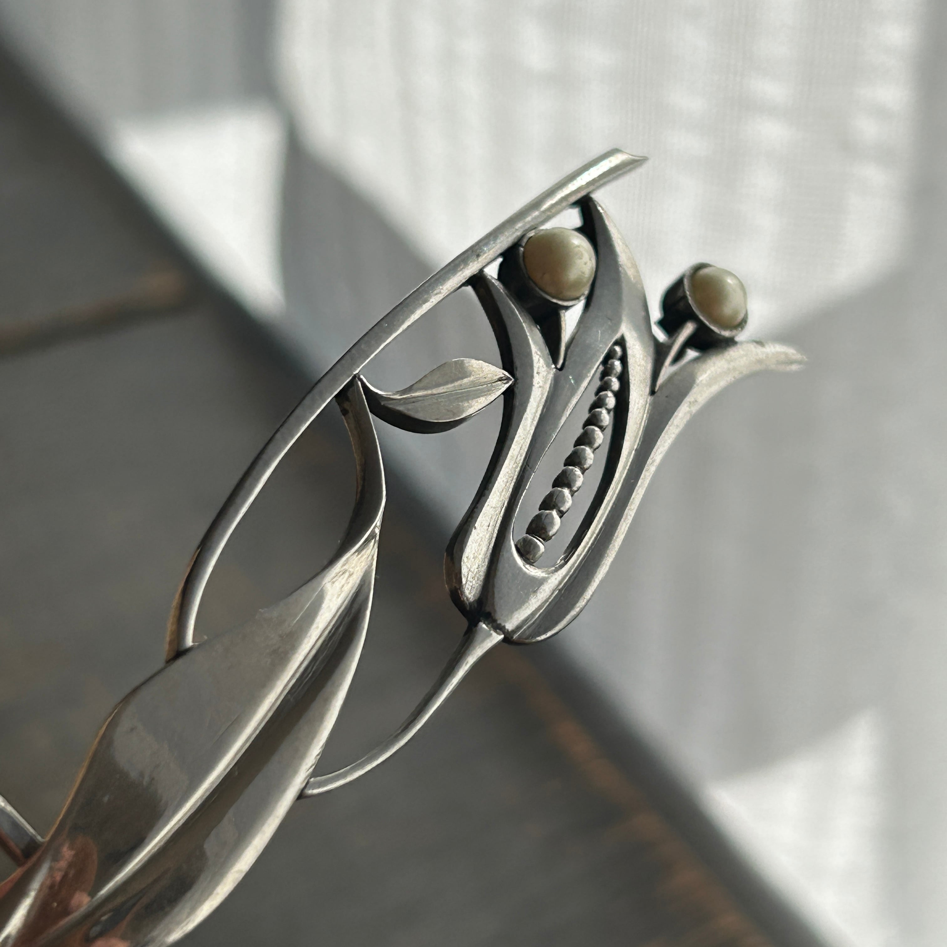 アンティーク　ヌーボーデザイン　花の帯留めとピン