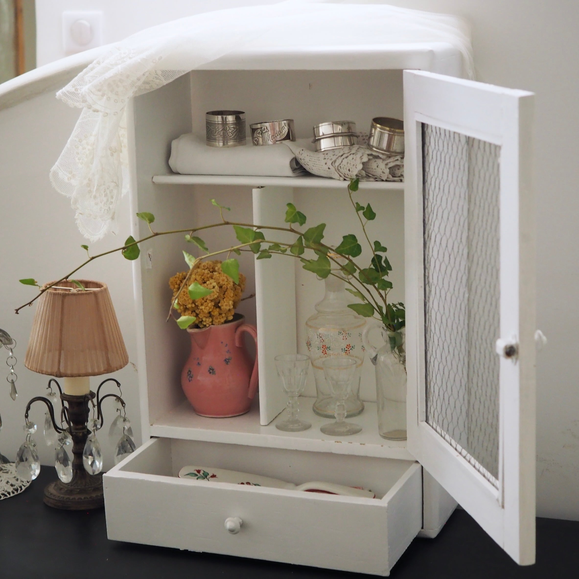 金網扉のスモールキャビネット【Relooking】