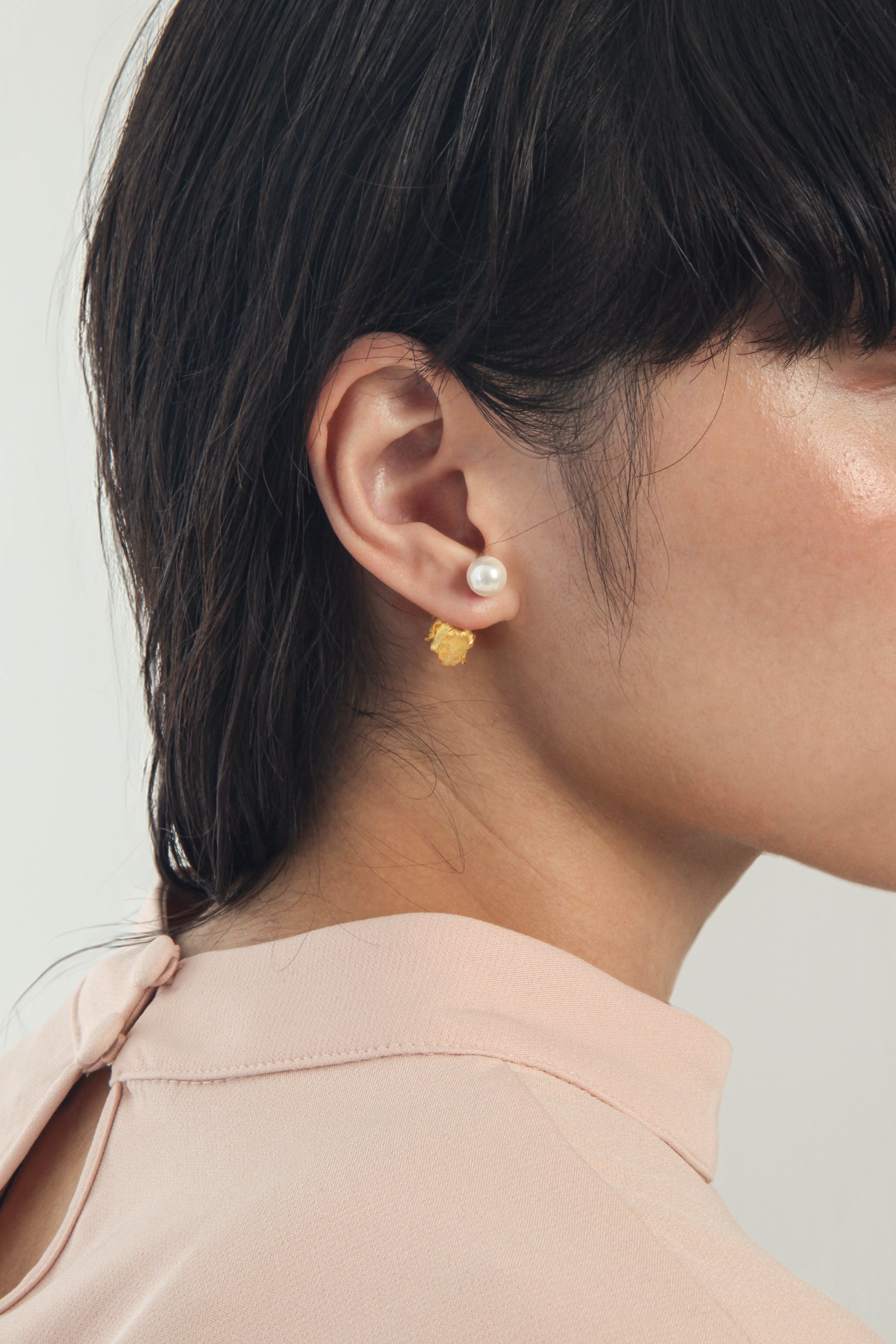 K18YGP〕チューリップキャッチ・ピアス | HENUN