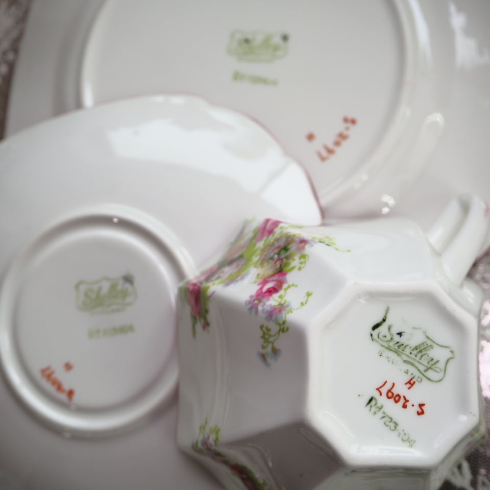 英国シェリー クイーンアン Dainty Rose 1927年 トリオD カップ