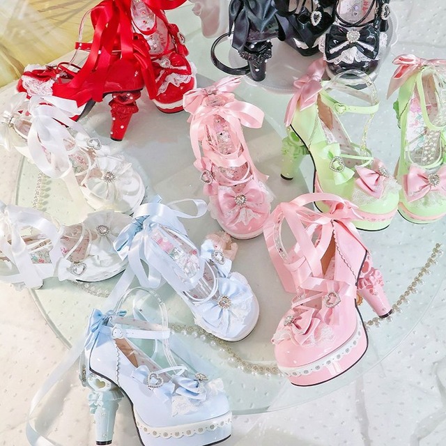 ハートビジューサテンリボンデコラティブリボンパンプス