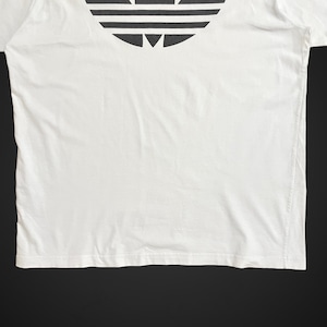 【adidas】ワンポイント 刺繍ロゴ バックプリント Tシャツ トレフォイルロゴ 白t 半袖 アディダス トルコ製 US古着