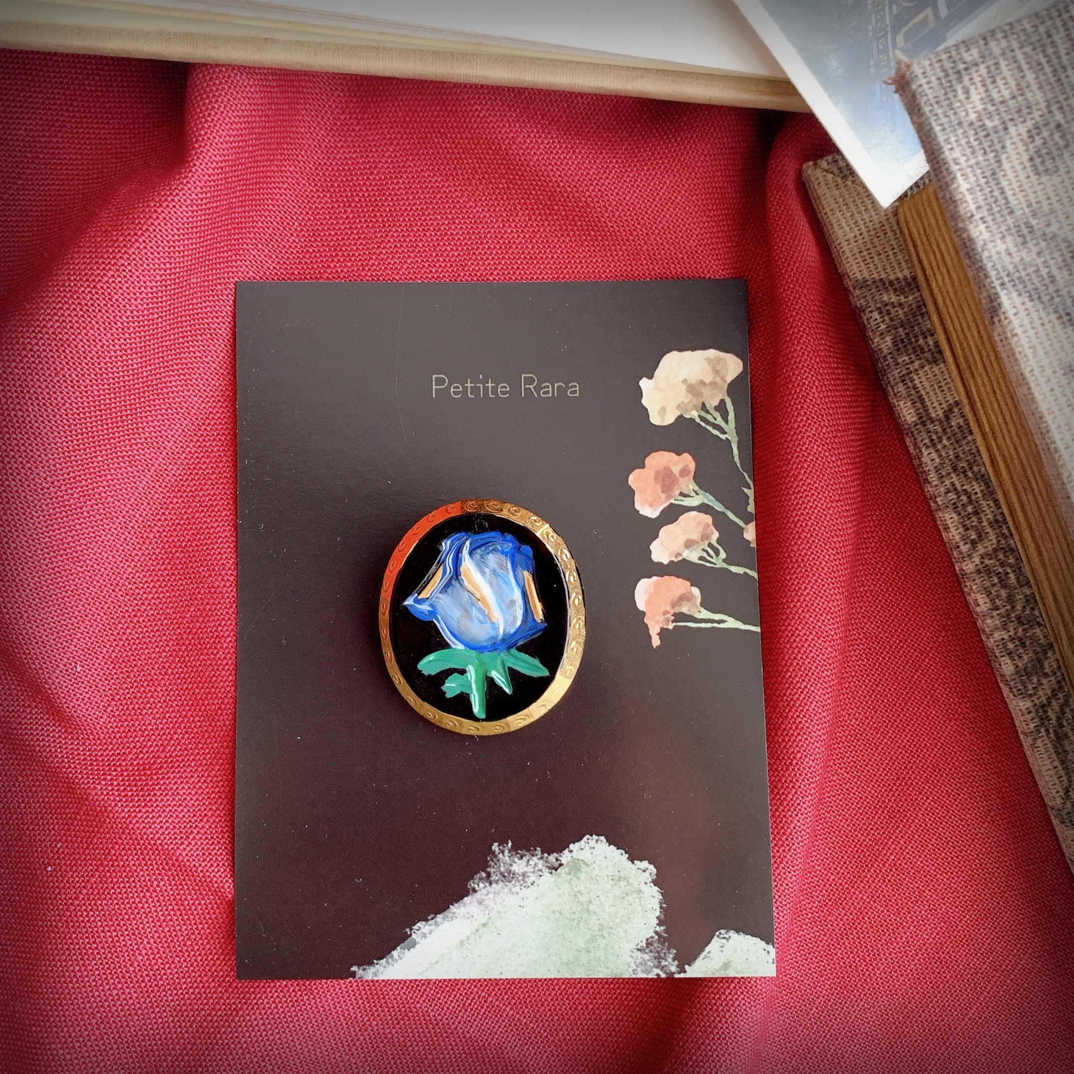 サファイアの夜明け】チェコガラスのブローチ / ブルー チューリップ