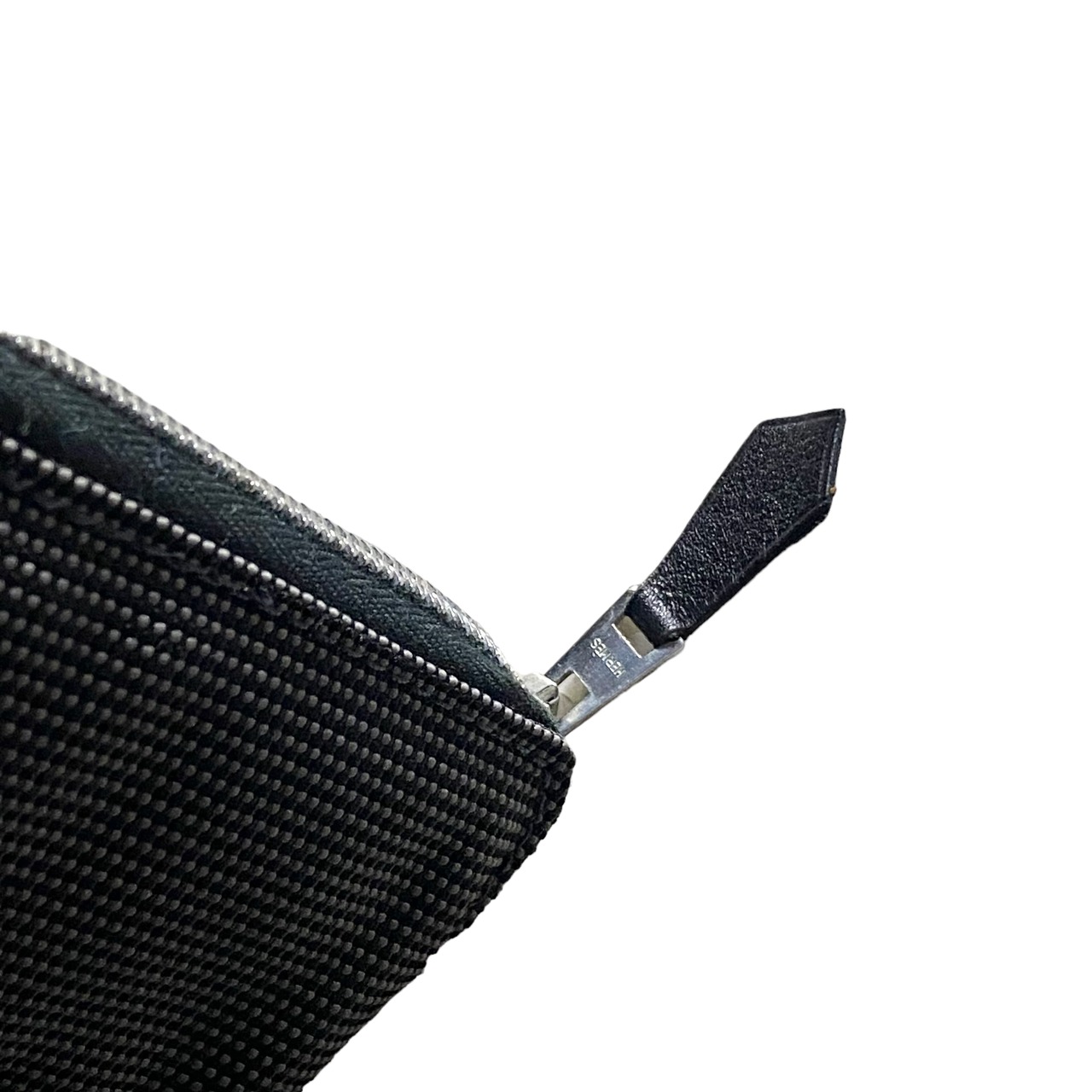 HERMES round-zip wallet “Ale Line”