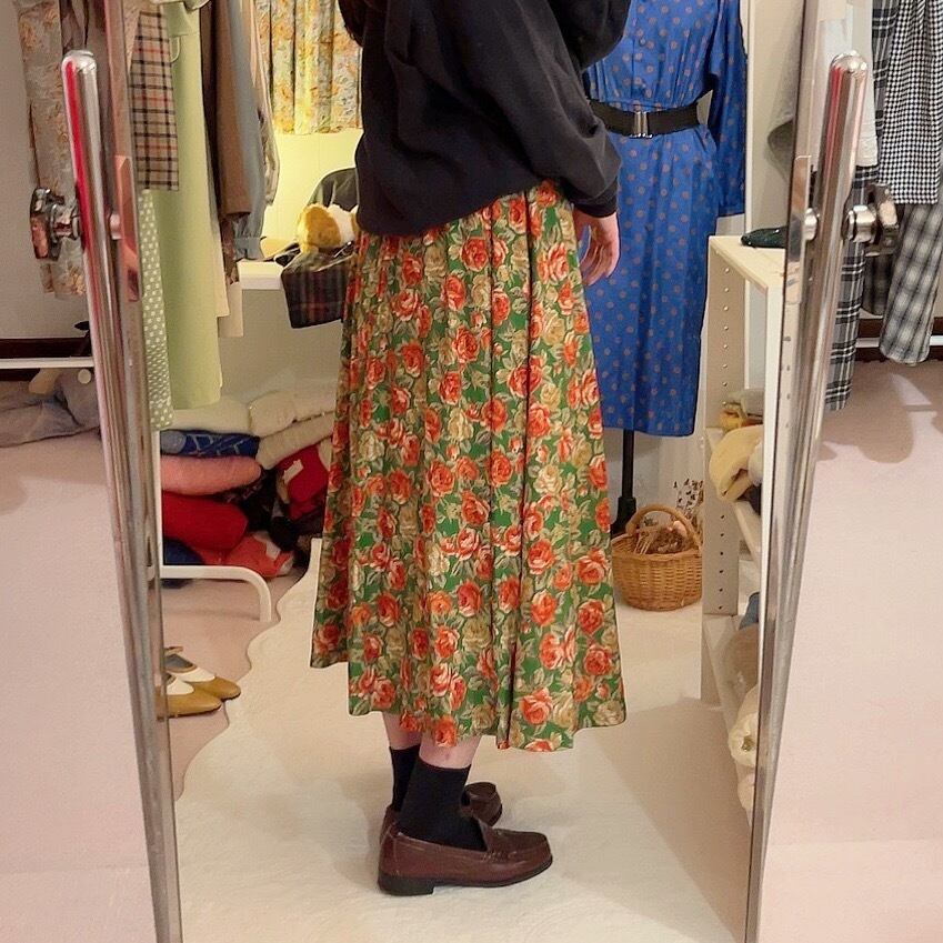 antique red rose green flare skirt