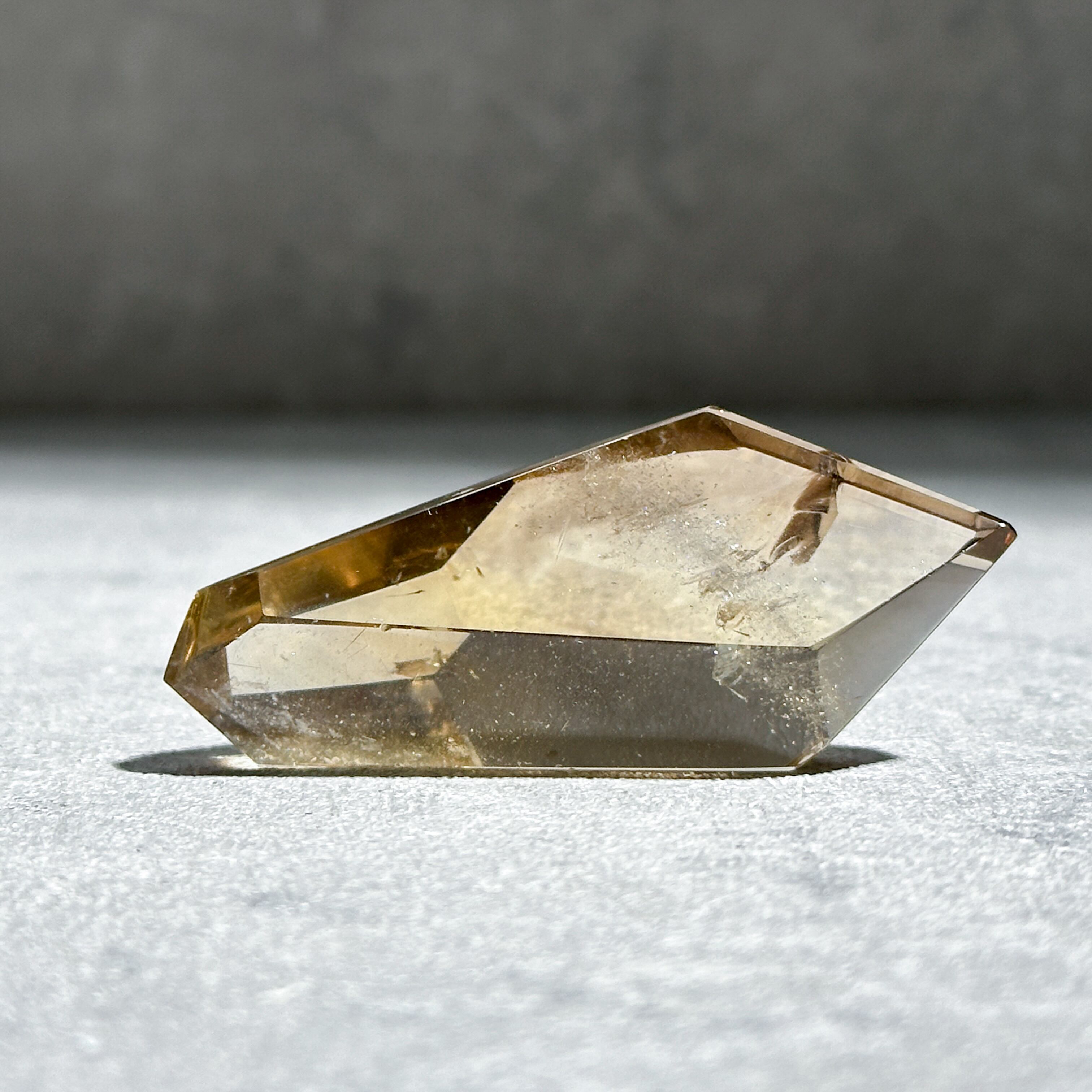 ファントム・虹◎シトリン（黄水晶） フリーフォーム45◇ Citrine