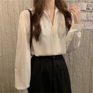 【送料無料】 トップス 6色 ブラウス 袖あり 長袖 パール装飾 えり付き Vネック ロング丈 ビジュー装飾 薄手生地 かわいい 大人可愛い 大人女子 こなれ感 シンプル カジュアル 大人 上品 おしゃれ お洒落 ラフ コンサバ エレガント 無地 春 秋 20代 30代 40代 レディース 女性 デート お出かけ お茶会 女子会 休日 演奏会 授業参観 着回し プチプライス カラバリ デイリーユース 普段使い オルチャン 韓国系 ファッション 定番アイテム 着痩せ インスタ映え