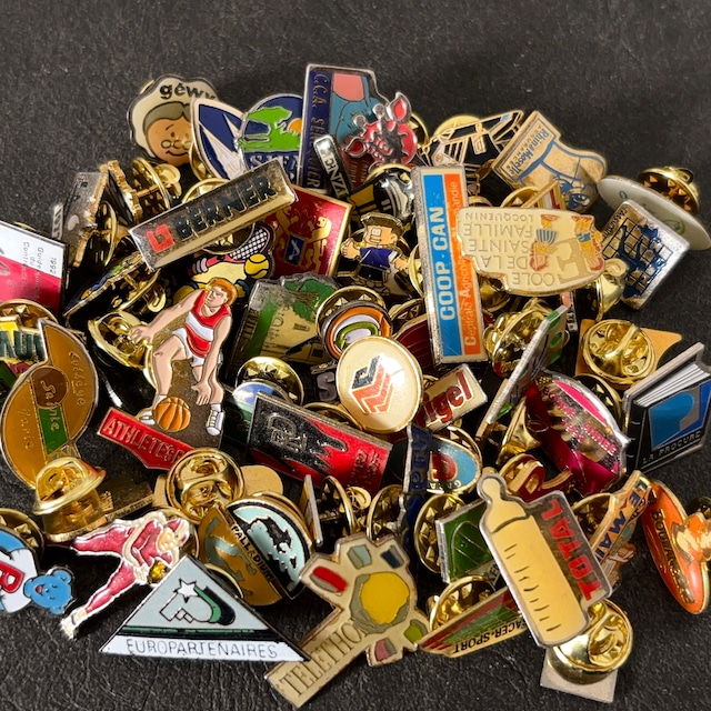 小ぶり 60個  フランス雑貨 ヴィンテージ  ピンバッジ ピンズ France pins  Pin badge vintage 古着 通販 リメイク ブローチ  アタッチメント付属 雑貨 2605007-2512038-25