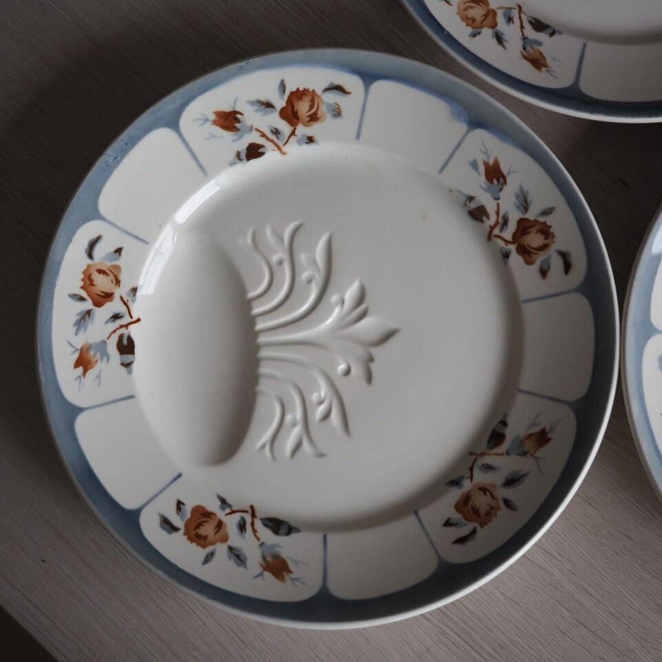 花リム・高台付き ケーキ皿 ディゴワン・サルグミンヌ「アグレスト