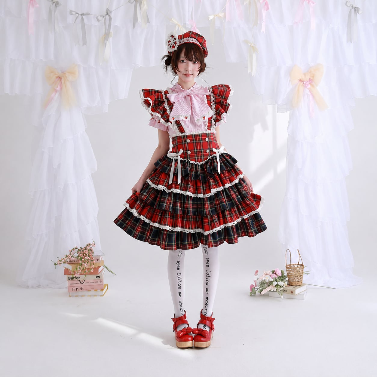 赤い舞台のタータンチェック柄 フリル仕立てのアイドル系サスペンダースカート