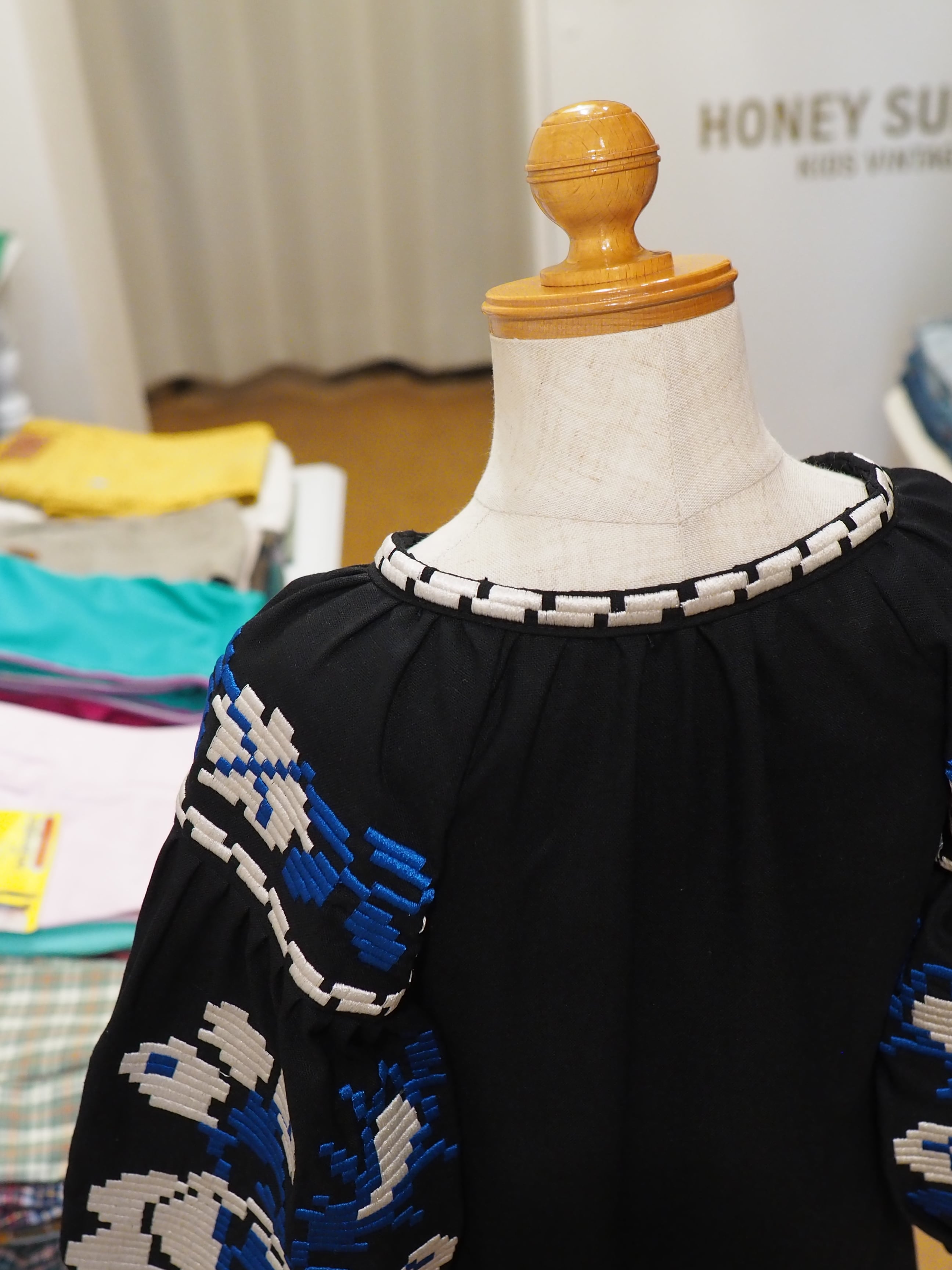 ウクライナ刺繍 刺繍 麻ワンピース 古着 ウクライナ刺繍 マキシ丈 長袖