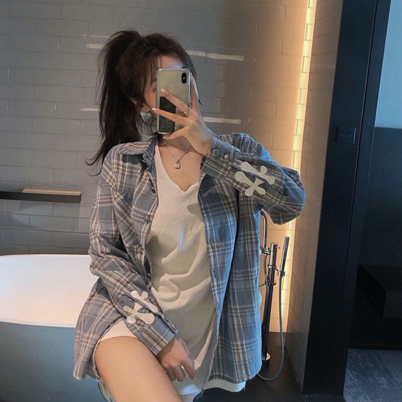 香港スタイルのレトロな黒のチェック柄シャツ女性の初秋ルーズレイジースタイル長袖シャツジャケットミドル丈トップ ブラックストロベリース79715250117