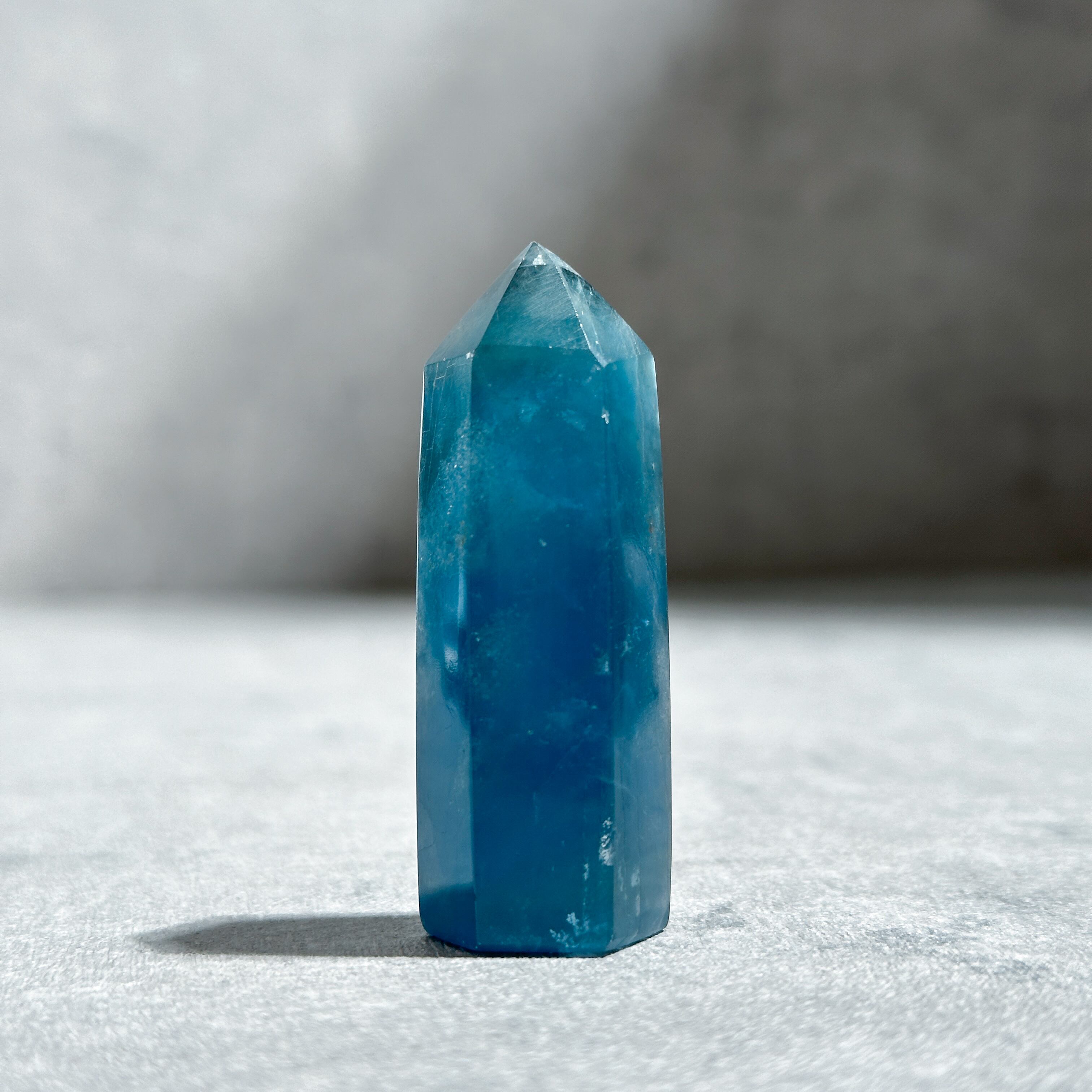 ブルー、グリーンフローライト タワー型82◇ Rainbow Fluorite