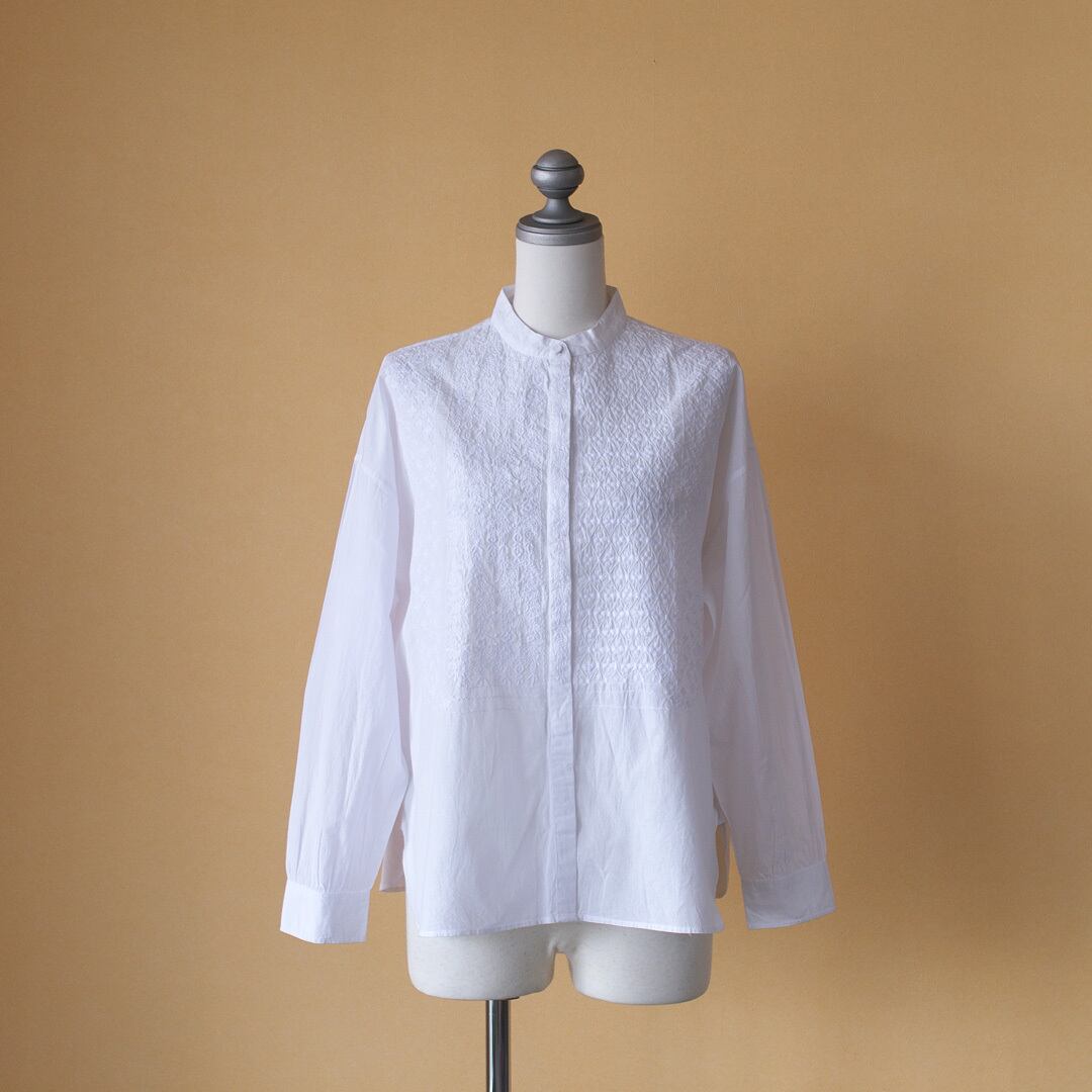 maison de soil　メゾンドソイル　banded collar EMB shirt　バンドカラー刺繍シャツ・ホワイト
