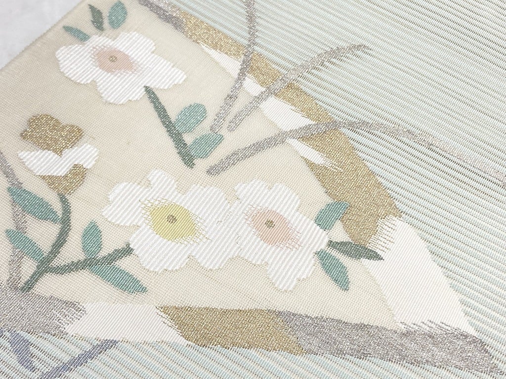 銀糸織りに金糸と花の刺繍　名古屋帯