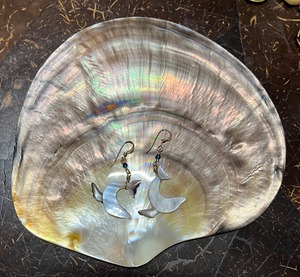 黒蝶貝のクジラピアス