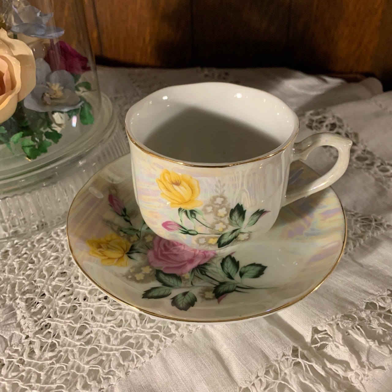ピンクと黄色のバラの花柄 ラスター彩 カップ&ソーサー