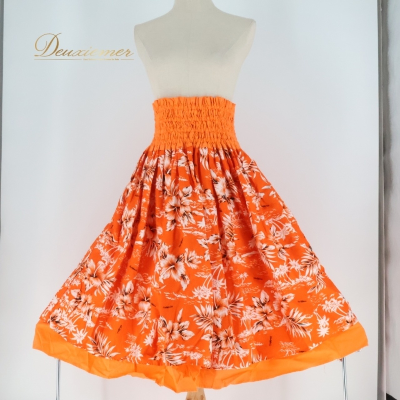 フラダンス 衣装 パウスカート オレンジ系 ハイビスカス柄 ヤシの木柄 ハワイアンプリント アロハ フラ ダンス レッスン 練習 華やか 鮮やか かわいい おしゃれ 軽やか ふんわり ホワイト系 ブラック系 橙 白 黒 ダブル スカート フラダンス衣装 パーティー スカート丈77cm エアフラ ハワイ 移動服 ふんわりスカート ダンス衣装 柔らかい ダンスレッスン スタイリッシュ