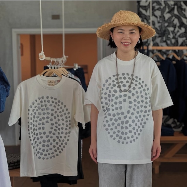 よつめ染布舎 丸ニ点々Tシャツ　ホワイト
