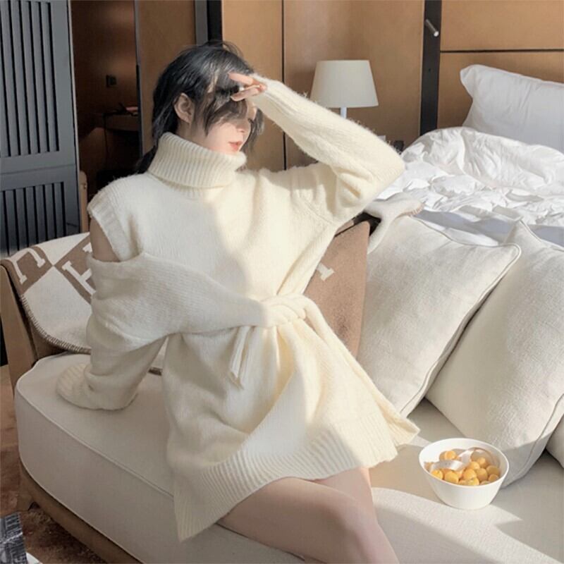 ドキリとするチラッと肌見せ ニット ワンピース オープンショルダー タートルネック ミニ丈 フェミニン 女っぽ デートコーデ モテ服 Lamitte Deco トレンド 韓国ファッション ショップ Base店