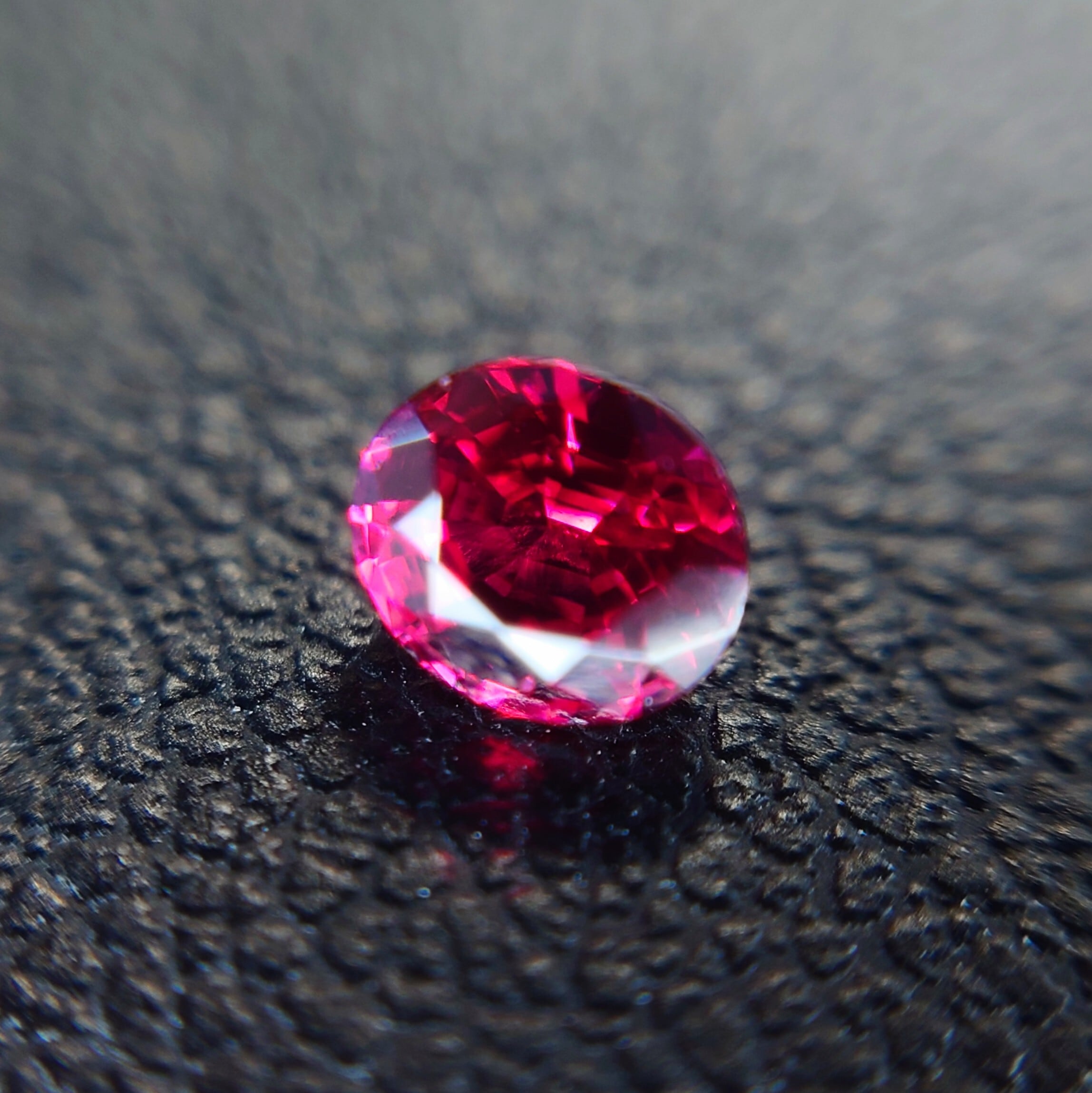 希少 Vivid Red Spinel 0.30ct No Heat / Exceptional Jedi / Myanmar