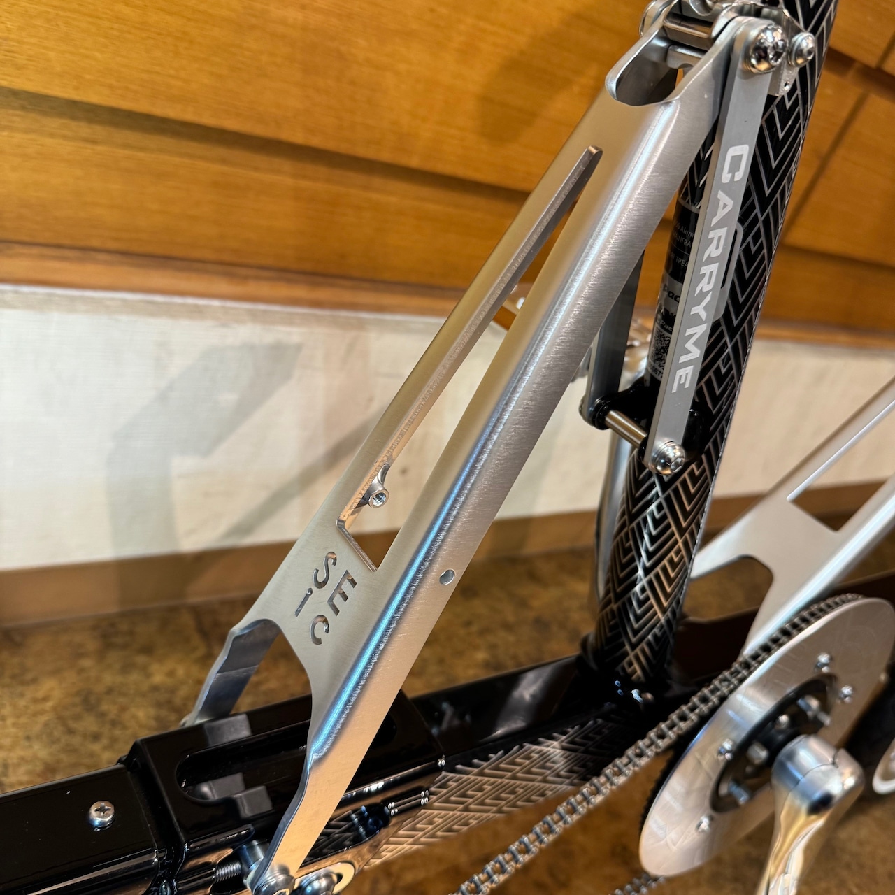 CarryMe x SEicコラボモデル　PREMIUM　バイナルブラック