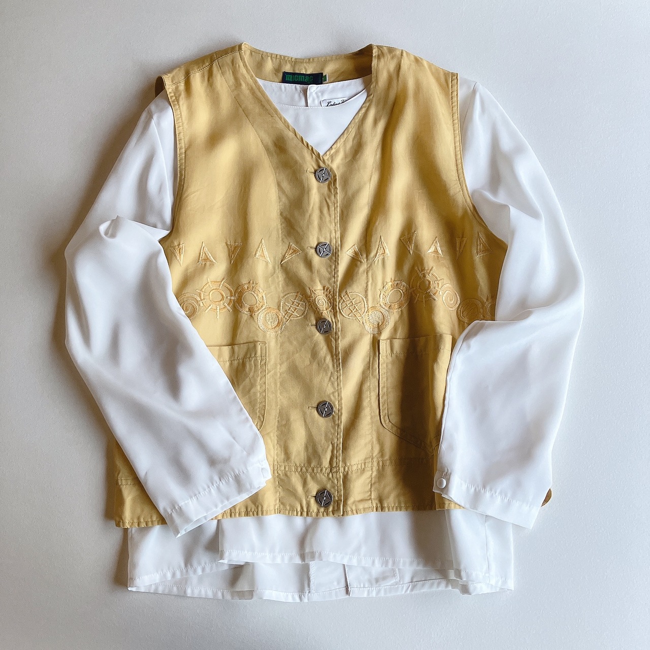 used レトロ 黄色 刺繍 ベスト 古着 ヴィンテージ vintage | 古着屋mojo