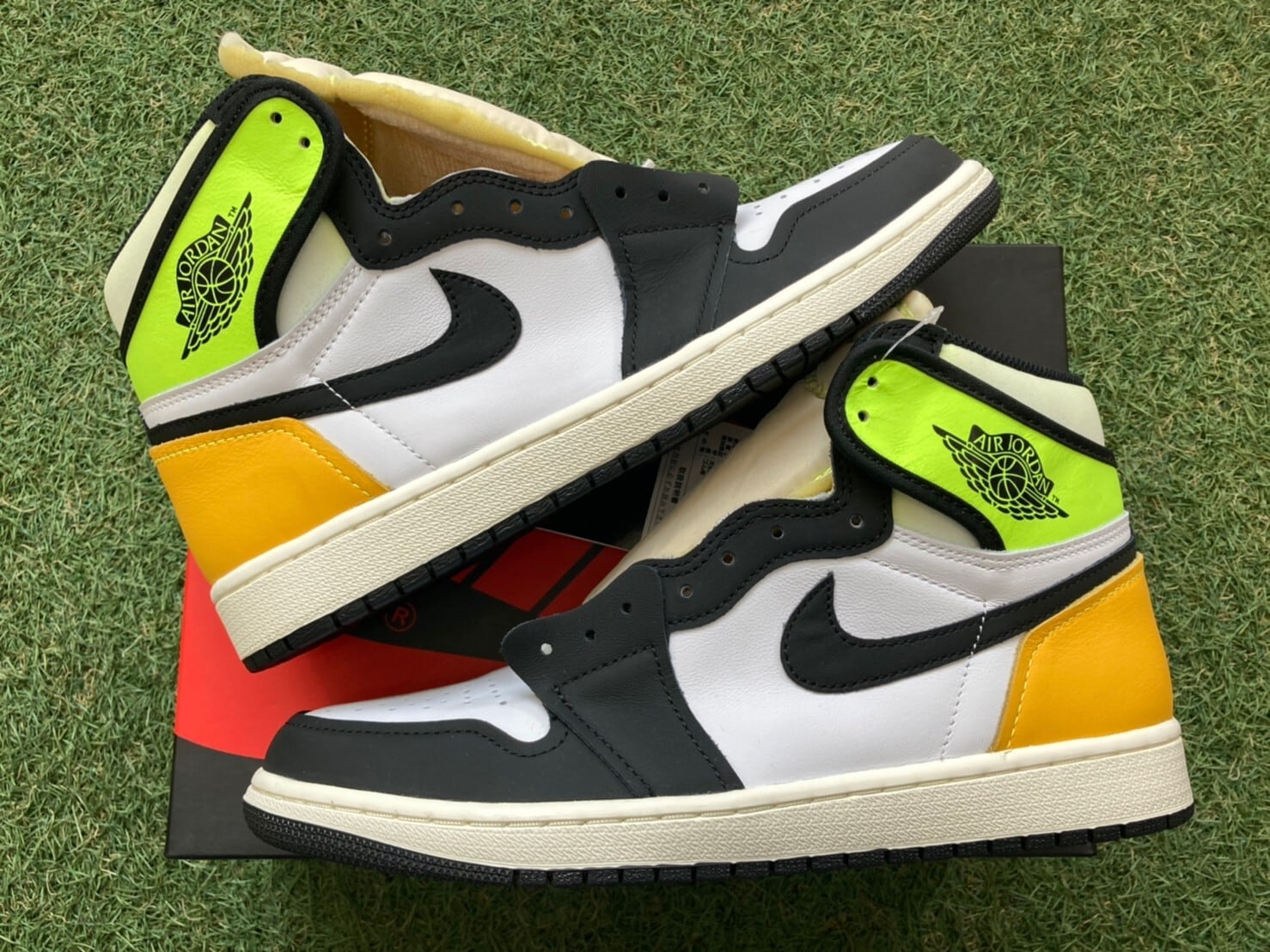 NIKE AIR JORDAN 1 RETRO HIGH OG VOLT 555088-118 27.5cm 3609  