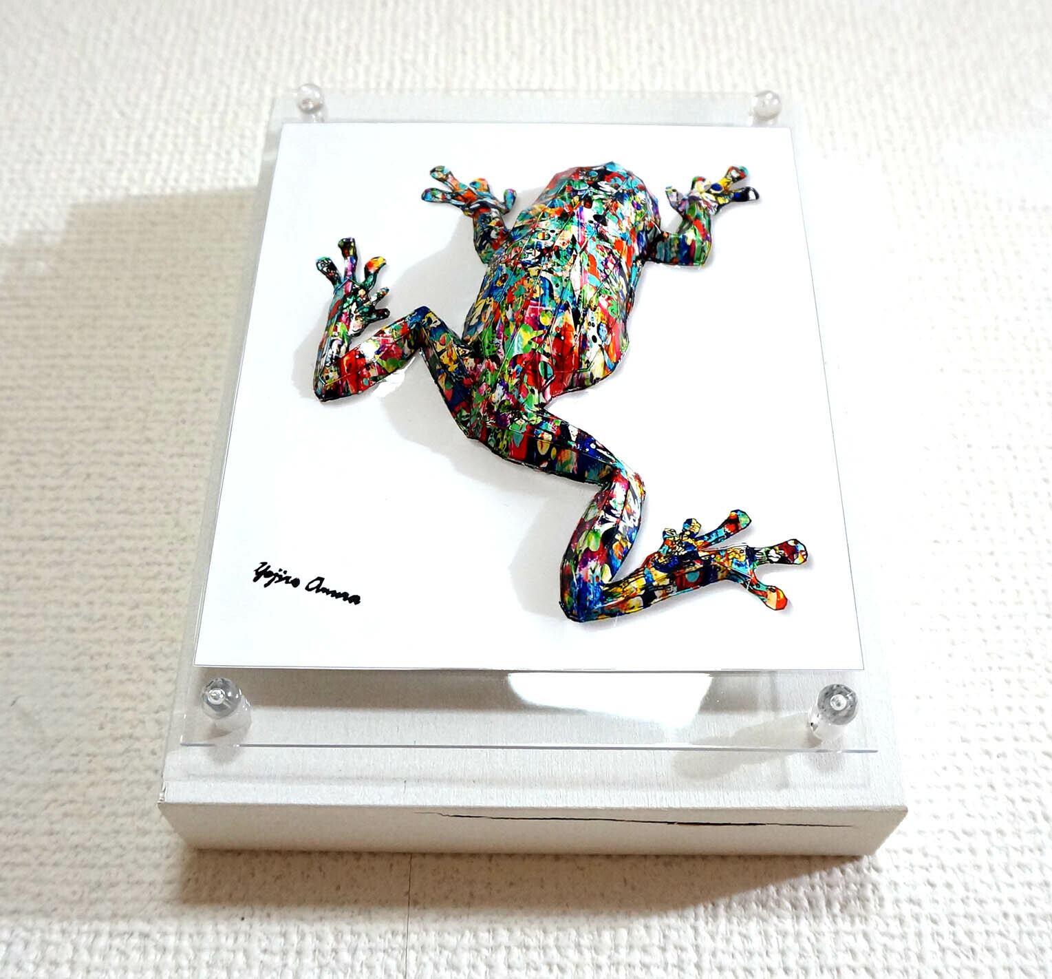 花柄カエルは壁に張り付く | 大村洋二朗 ｜インテリア絵画