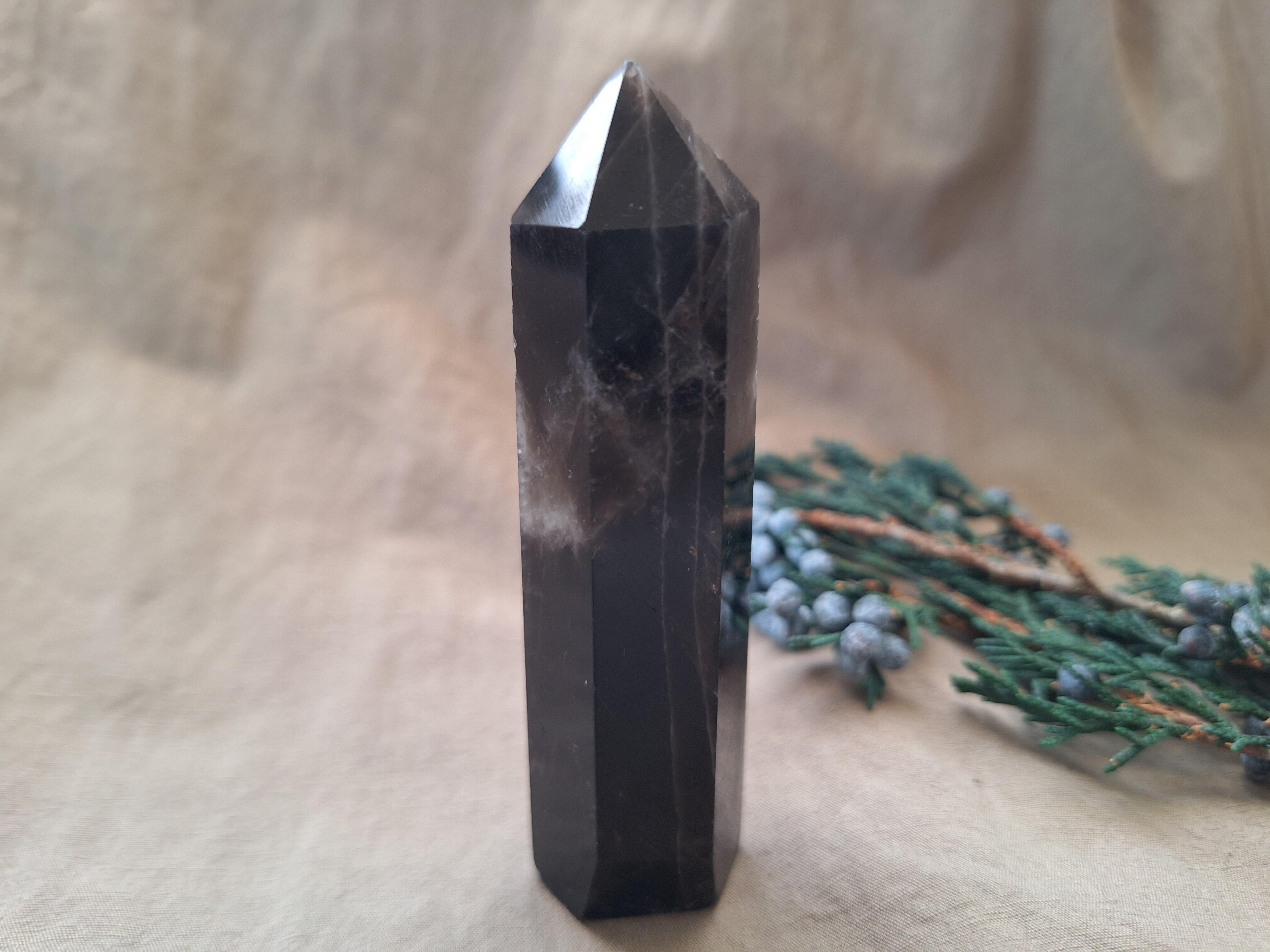 M1962☆黒水晶(モリオン)六角柱588g☆天然石　原石 モリオン （黒水晶） 六角柱 ポイント （ 70～80g ） ⑪ | Clear