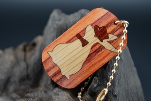 【 木材の女王】チューリップウッド ドッグタグ 象嵌   三月ウサギ