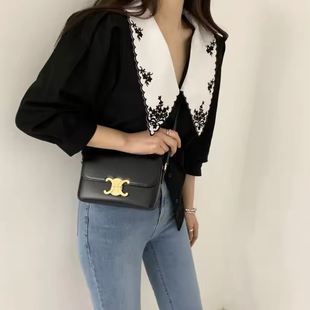 フラワーエンブロイダリーブラウス