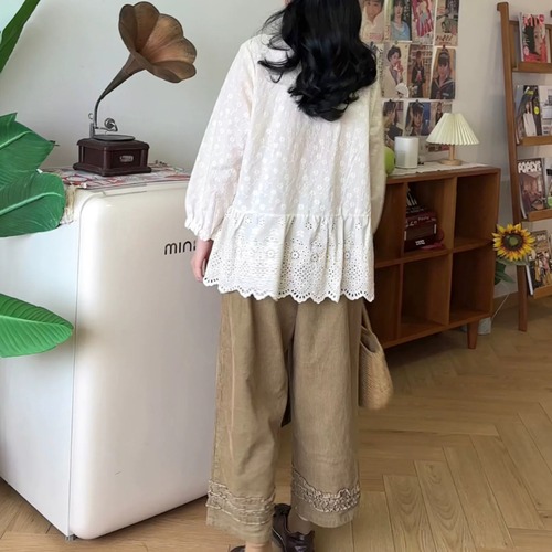 ピンタックカットワーク刺繍ブラウス ・12597