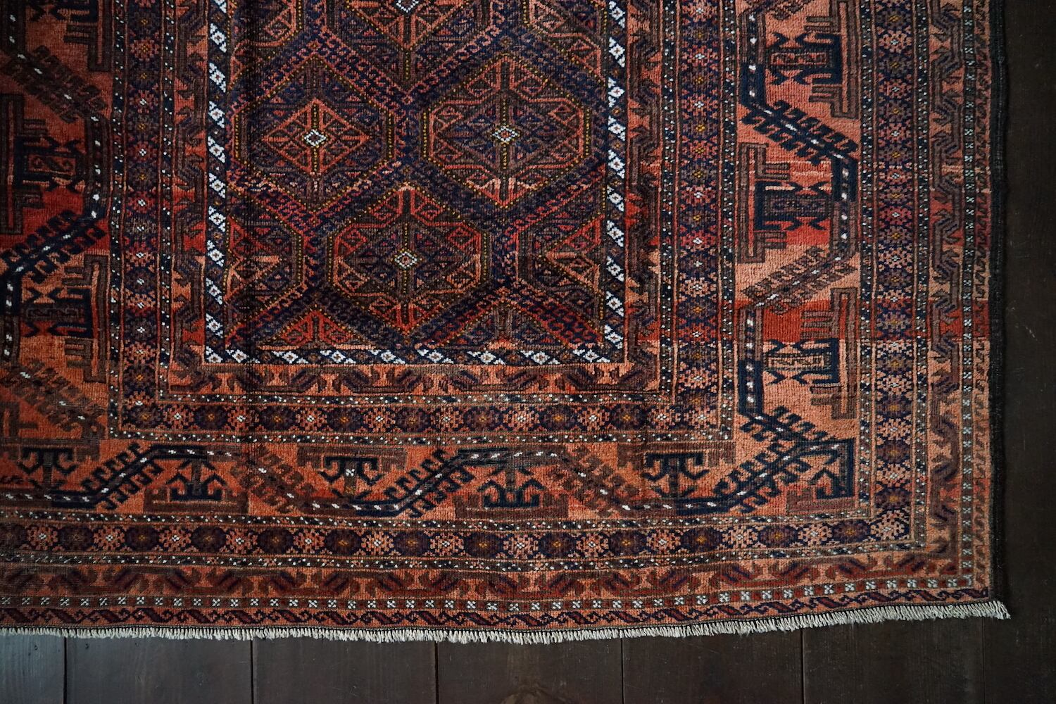 【AA52】赤褐色と濃紺の配色が美しラグ|アフガンバルーチ