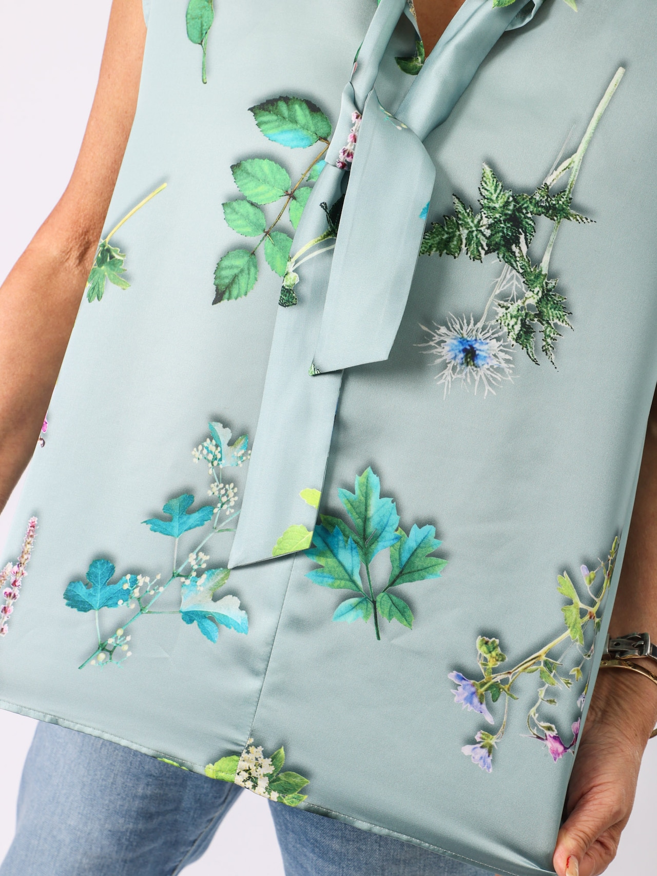 ボタニカルプリントボウタイブラウス(Mylanka)