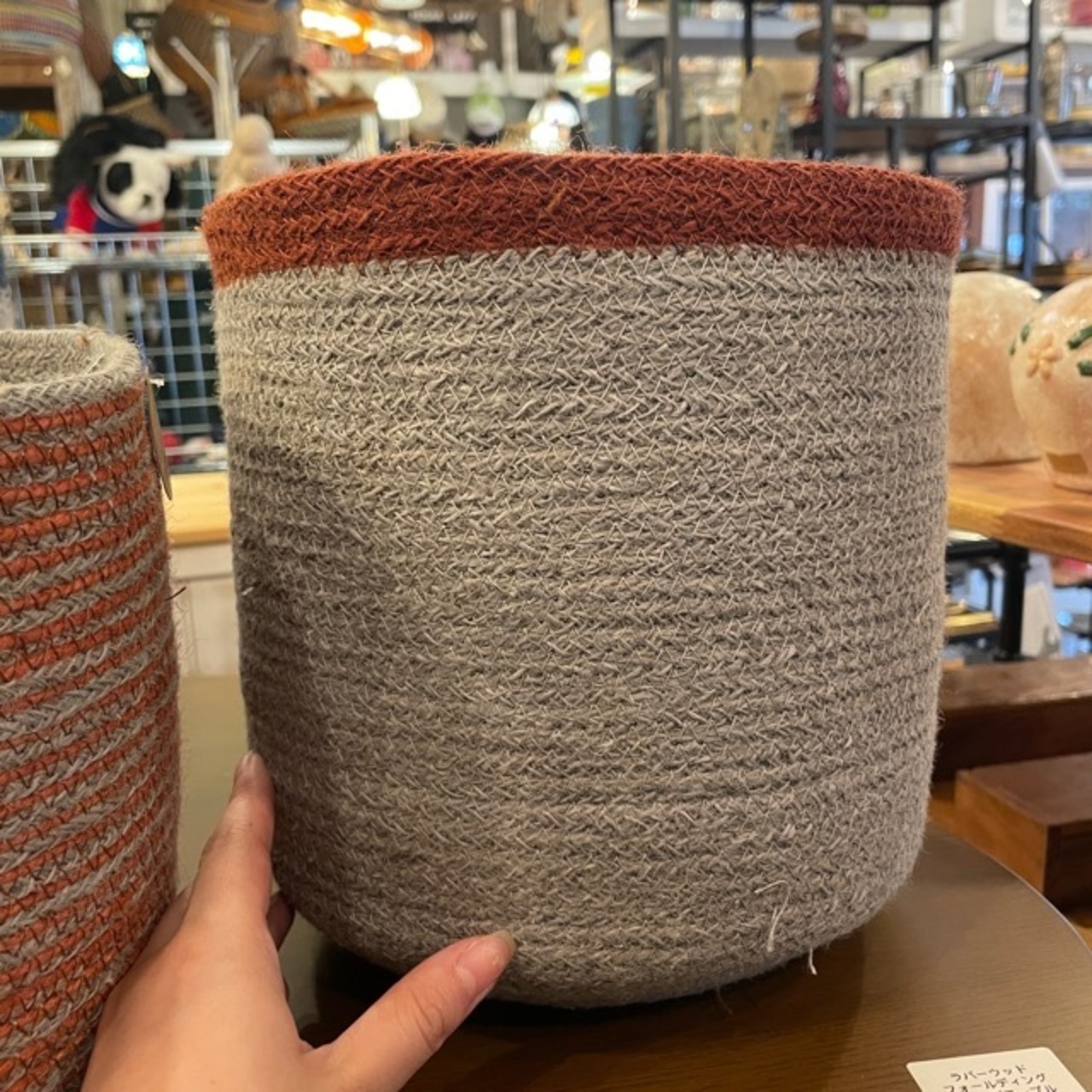 Bangladesh Basket U-shaped colored jute M / バングラデシュ バスケット Uシェイプ カラージュート 収納カゴ リビング収納 ナチュラル ハンドメイド 手作り 天然素材 インテリア雑貨 編みかご 小物入れ ギフト プレゼント かわいい カラフル