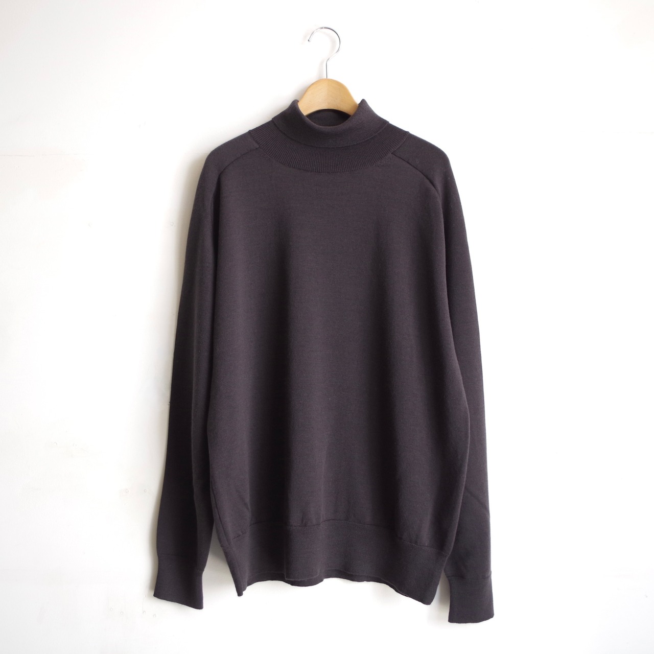 comm.arch. Worsted Merino High Neck P/O