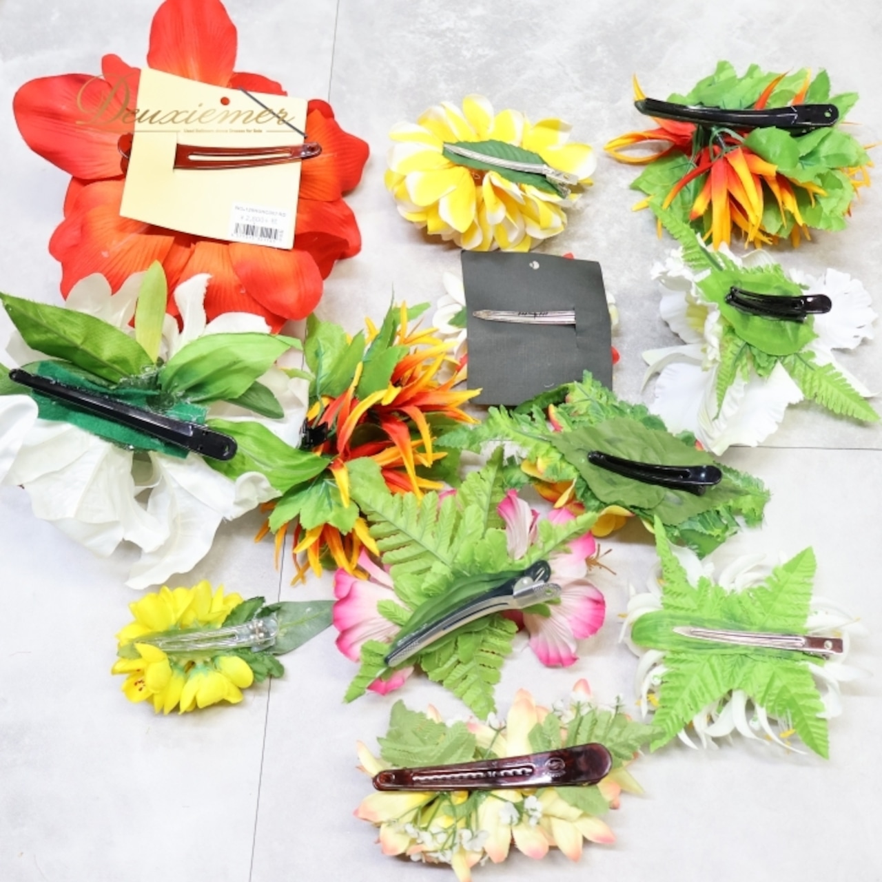 フラダンス 小物 まとめ売り 70点以上 セット レイ フラワーレイ クウペエ ネックレス シェルレイ ククイ バッグ 赤 白 黄 緑 ピンク カラフル アクセサリー ヘアクリップ ヘアアクセサリー タヒチアン ホワイト系 グリーン系 レッド系 イエロー系