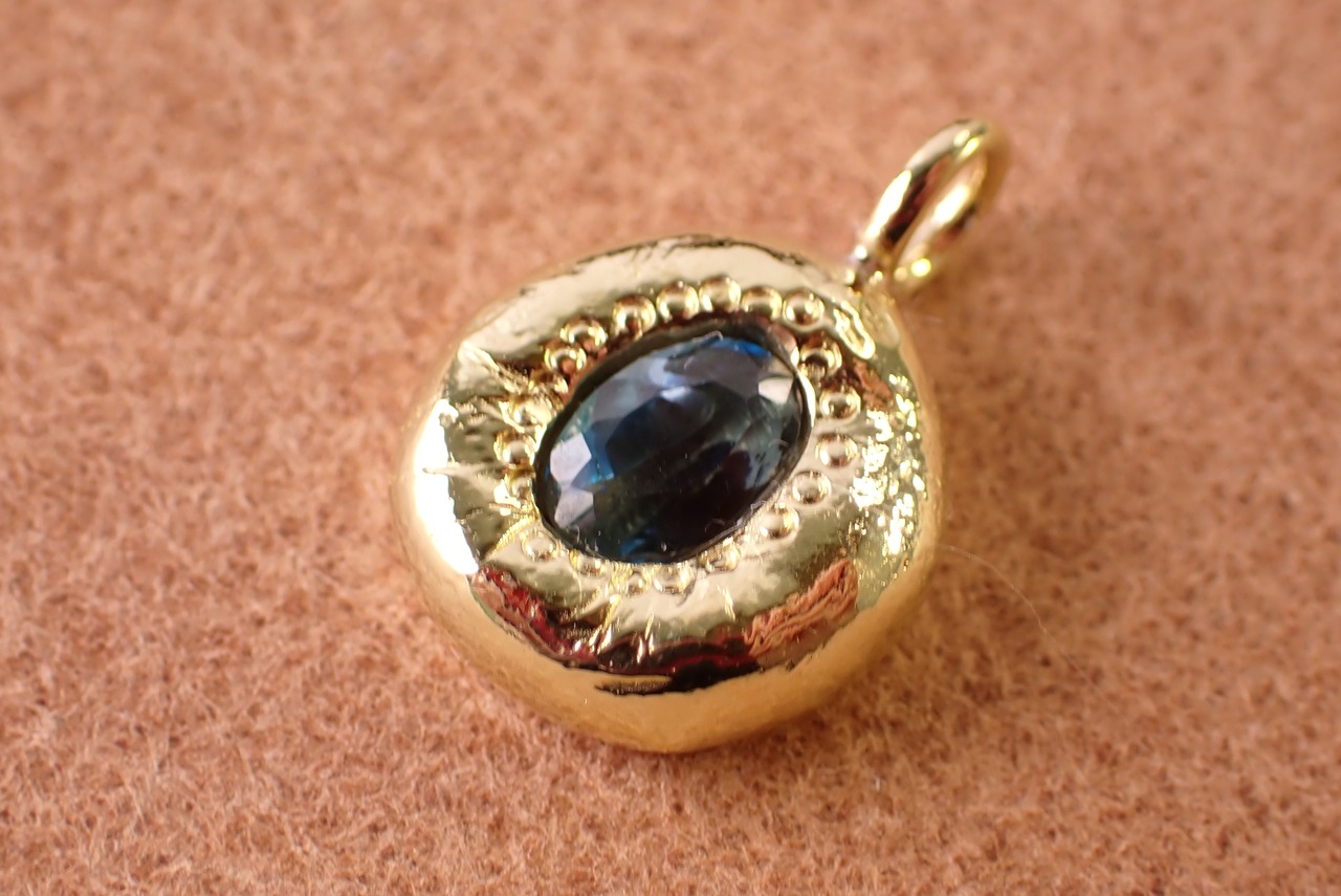 ロンドンブルートパーズペンダントトップ ブラス(真鍮) [D11‐83]