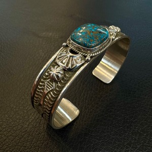 ダレルキャドマン(DarrellCadman) ローマウンテンスタンプワークバングル