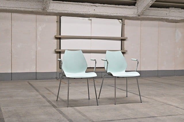 Kartell/カルテル ヴィコ・マジストレッティ 14万「MAUI/マウイアームチェア」2脚セットa 書斎 デスクチェア 椅子【中古家具/中古インテリア/USED家具ユーズド家具/リサイクル】