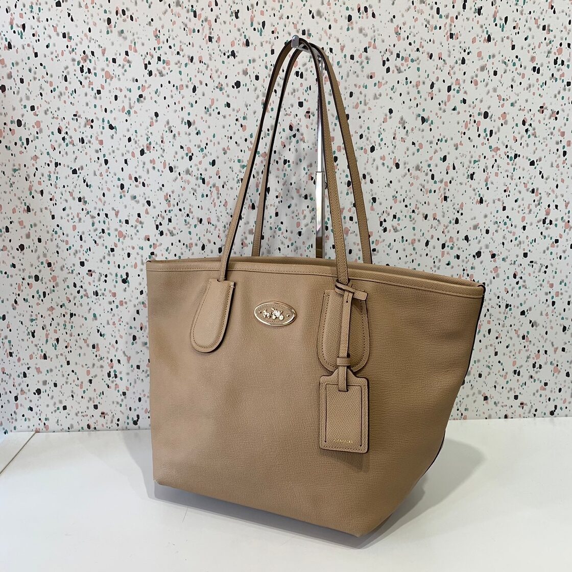 COACH ロゴパターン トートバッグ 気持ちよい