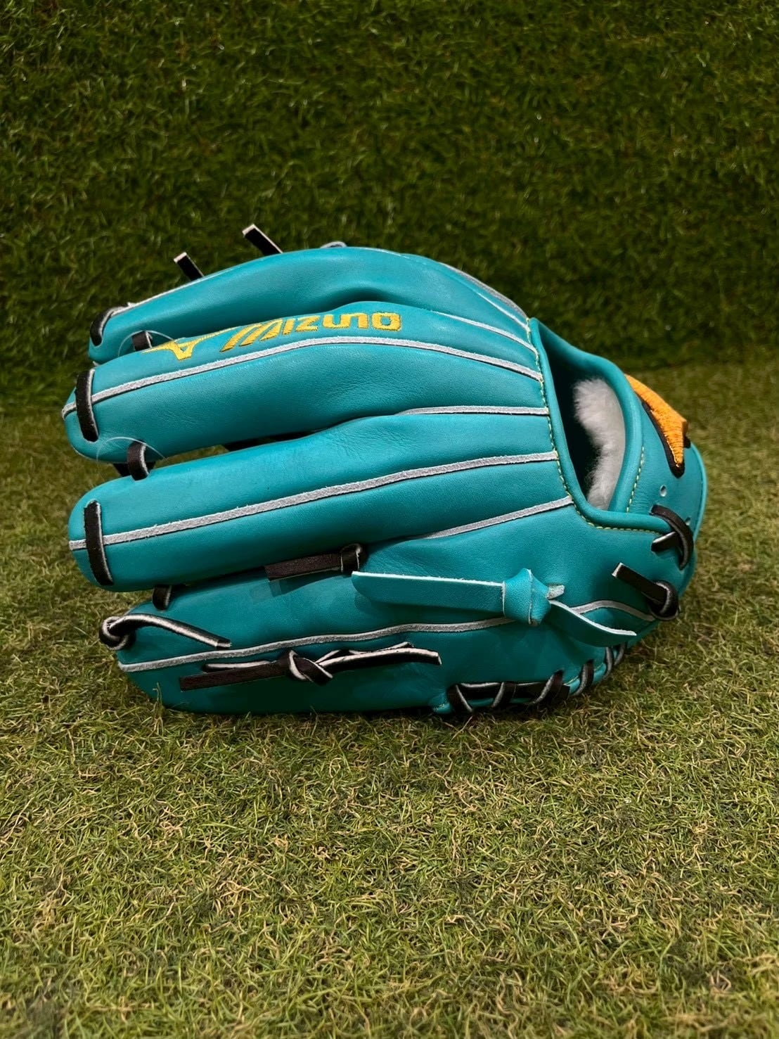 ミズノプロ軟式用グラブ 内野手用1AJGR22043【色やけ有り】 ミズノプロ軟式用 内野手用グラブ 1AJGR35103 | ミツウマスポーツ