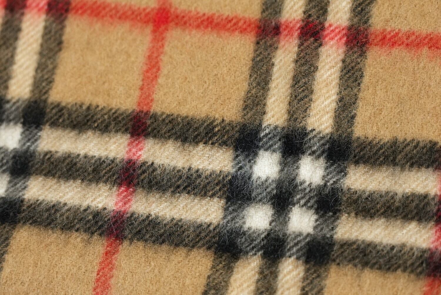 3863B Burberrys OF LONDON 100% CASHMERE MADE IN ENGLAND 3863B Burberrys OF LONDON 100% CASHMERE MADE IN ENGLAND