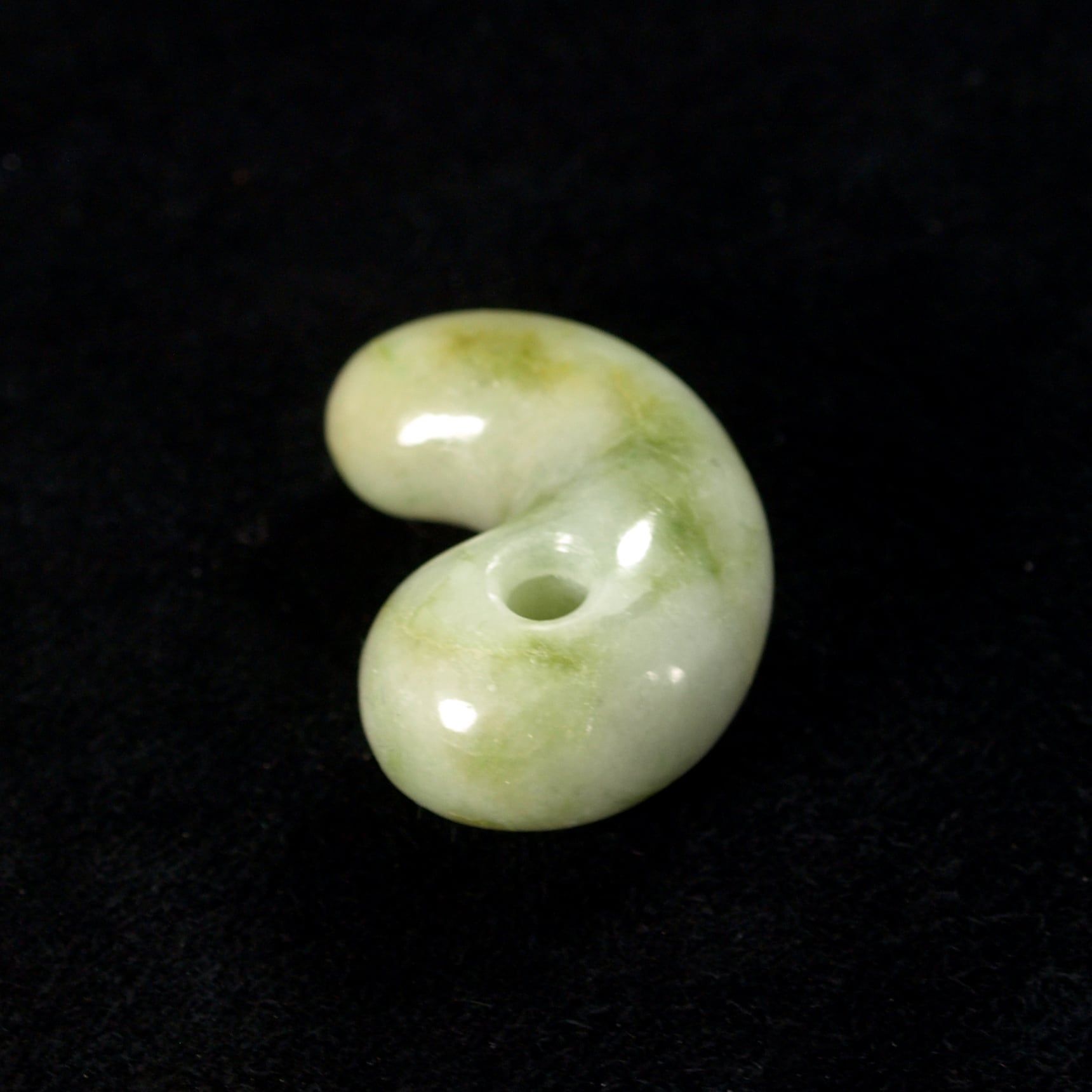 糸魚川翡翠 よもぎ色 まがたま 勾玉 9.6g Brown Green Jadeite Magatam