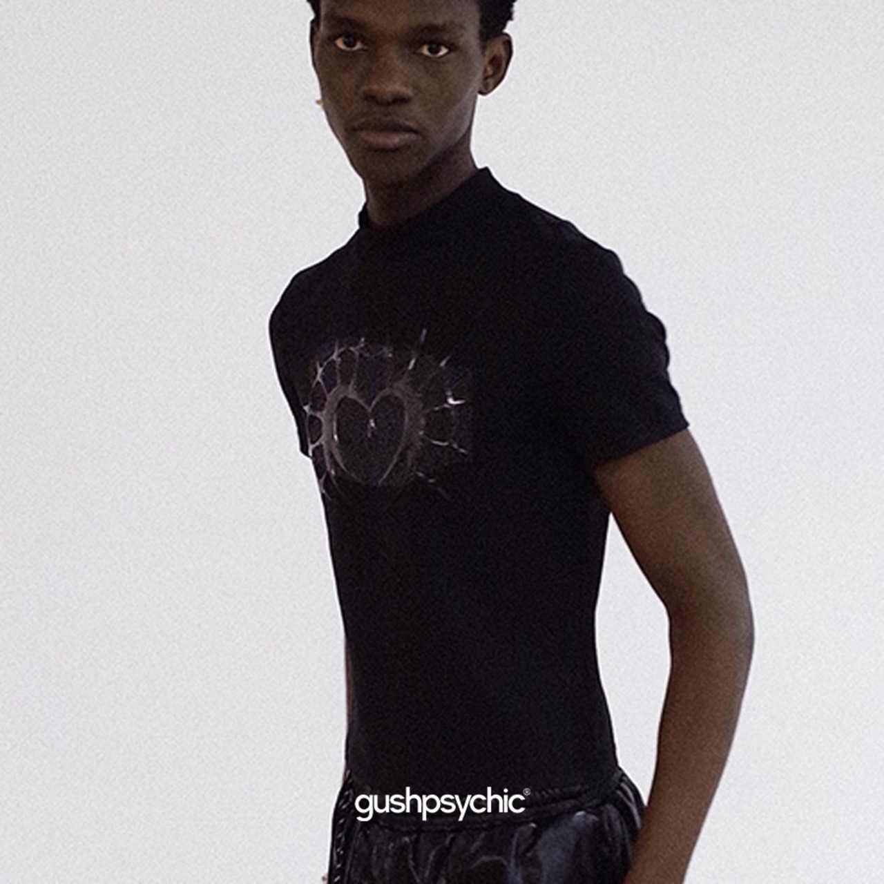 gushpsychic Heart Sculpt Tee