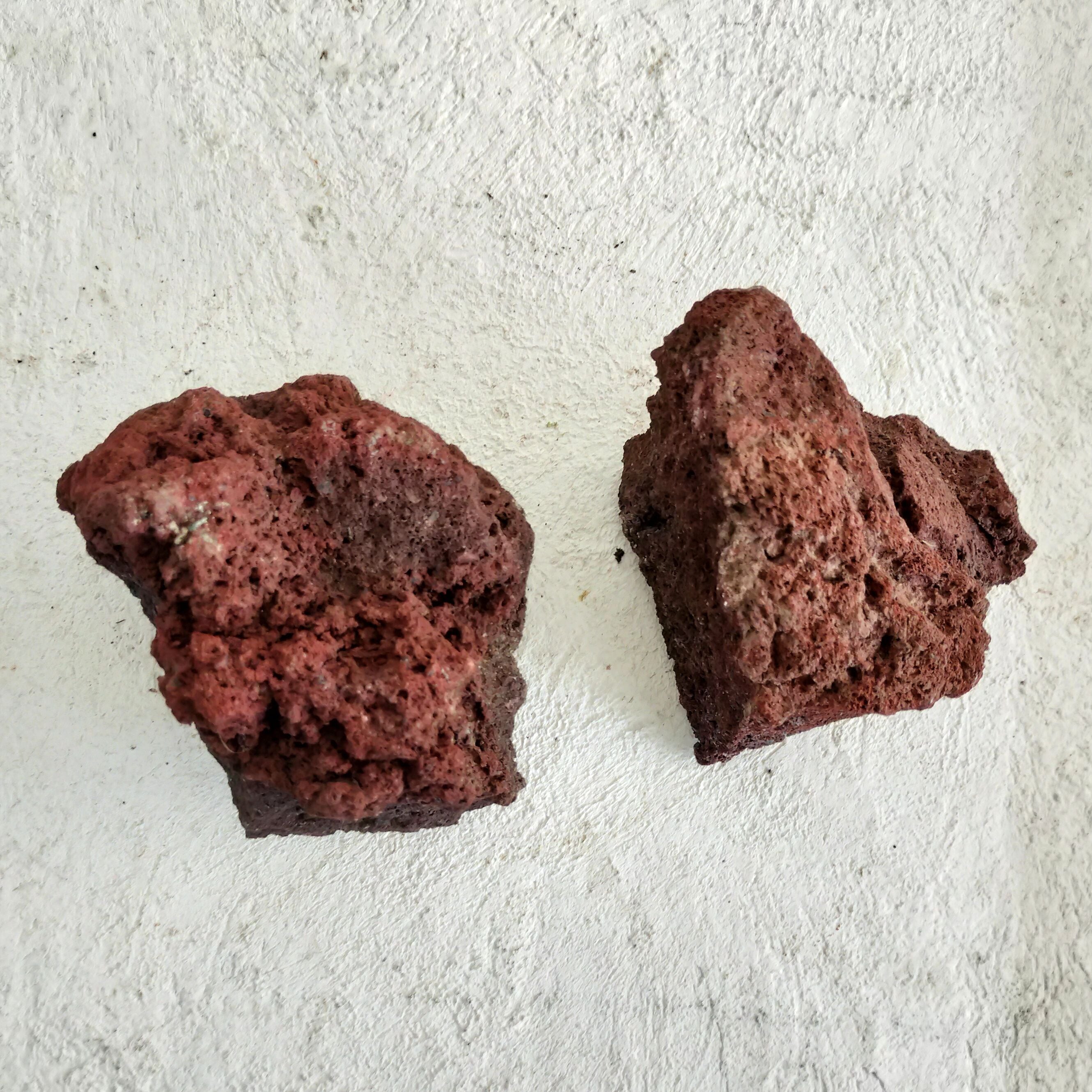 飾り石 赤 赤色溶岩石 Lサイズ2個入り【レイアウト用・着生用】 | 苔テラリウム