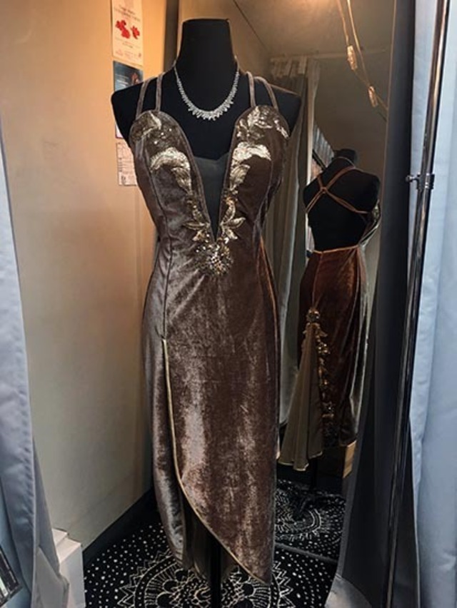 VESTIDO DE MIMI PINZON　ステージ用衣装　ゴールドベロアドレス