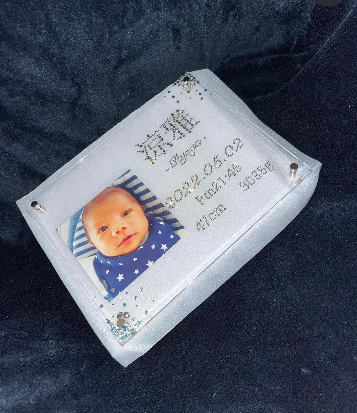 スワロフスキーで描く命名プレート | 株式会社寿輝