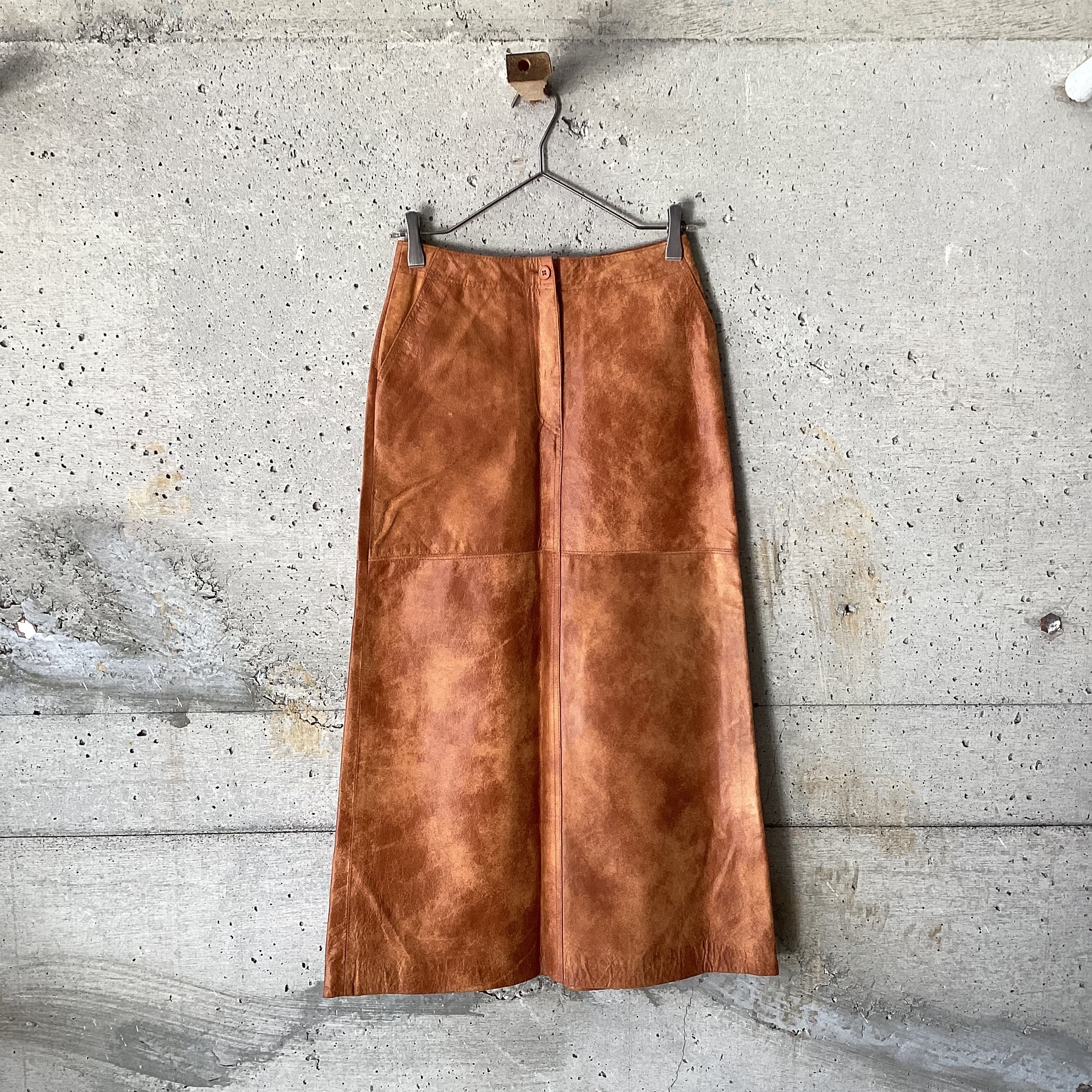 Pig leather long skirt